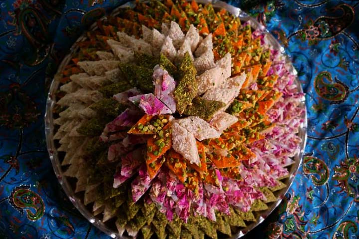 سوغات یزد 8 لوز یزد