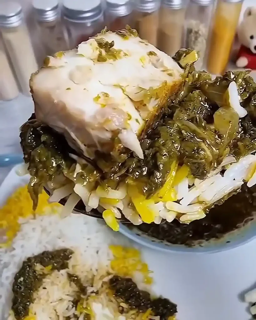 سرو قلیه ماهی با برنج