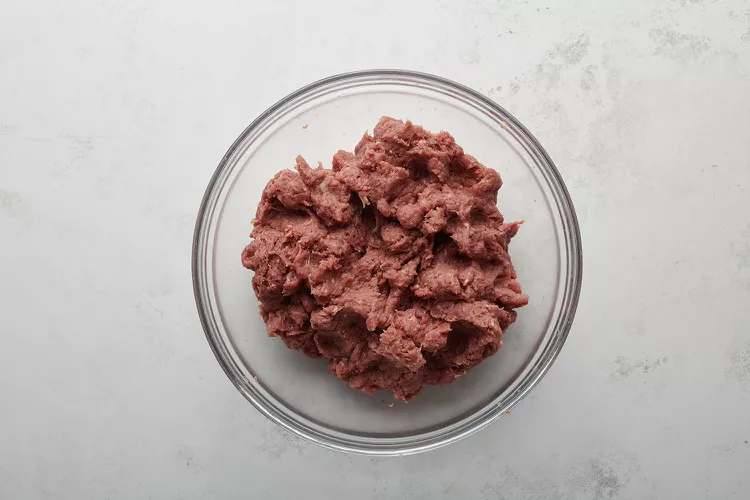 مالش گوشت چرخ شده