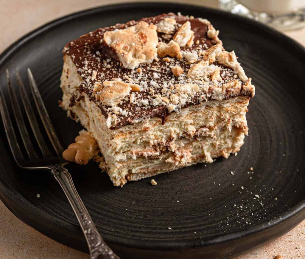 طرز تهیه کیک یخچالی با پتی بور