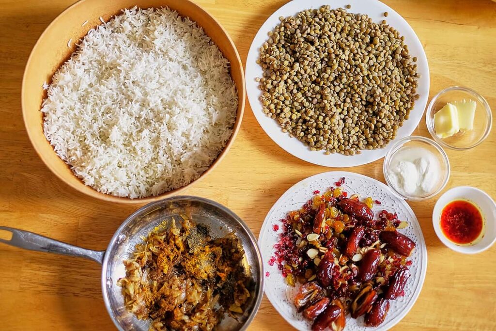 ترکیب مواد کشمش و گوشت چرخ کرده