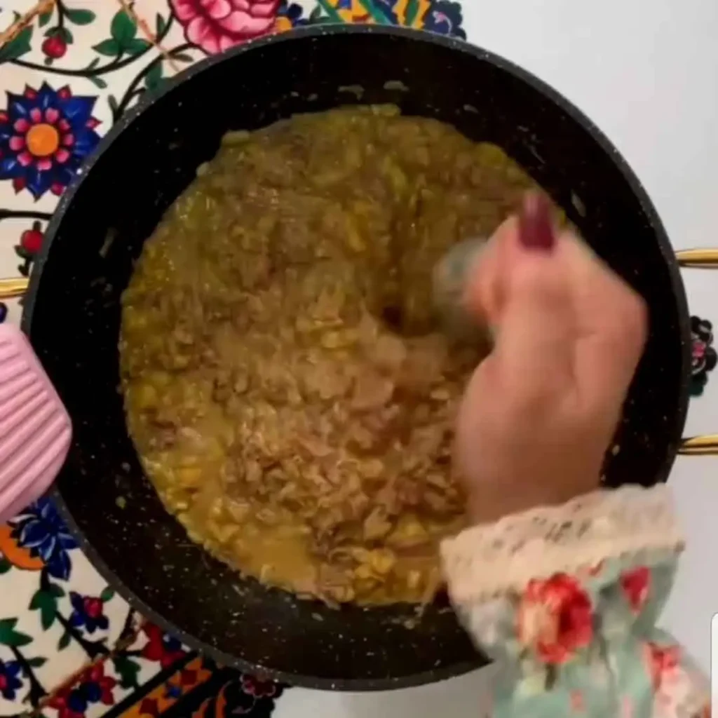 کوبیدن بز قورمه